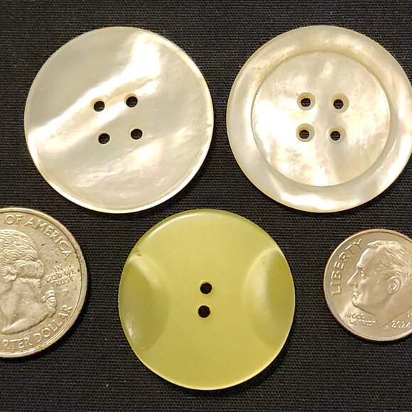 Antique/Vintage Lot of 15 Buttons Mother of Pearl ? - Picture 9 of 10